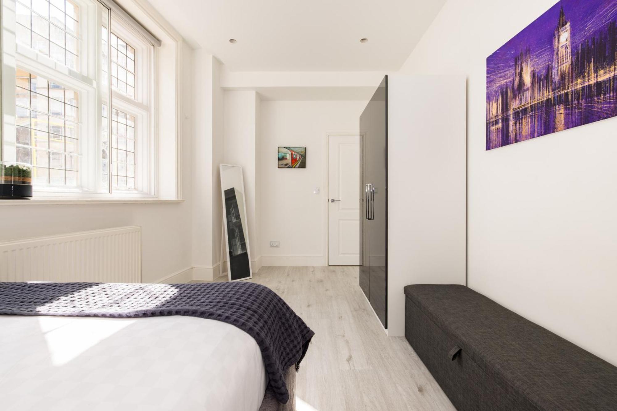 Modern Luxury Soho Apartment *