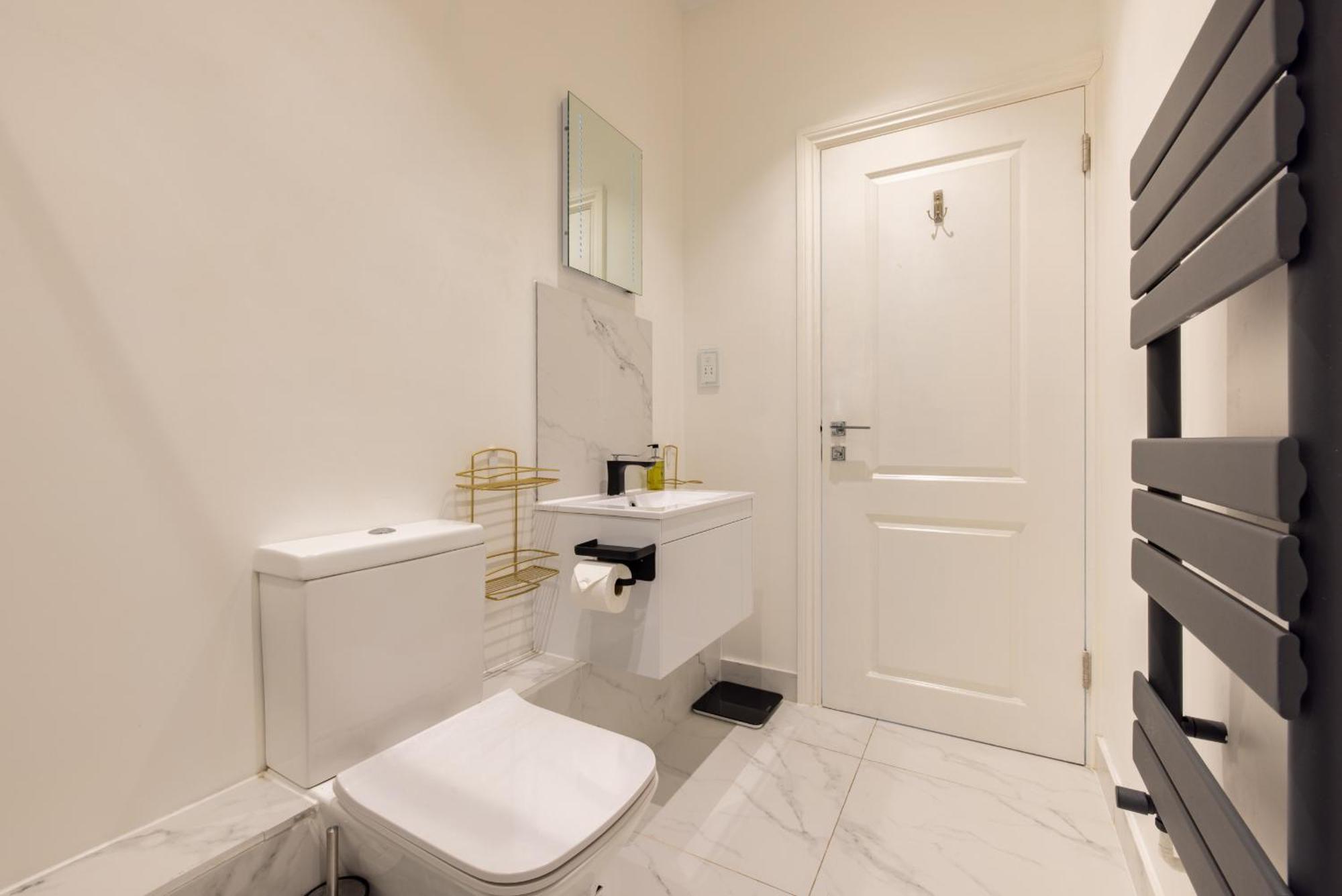 Modern Luxury Soho Apartment *